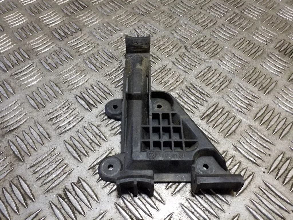 Front bumper mounting bracket 8A0807284