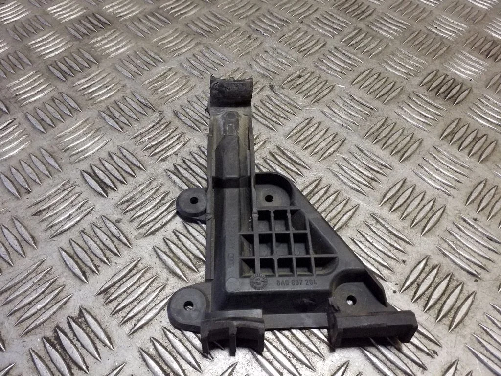 Front bumper mounting bracket 8A0807284