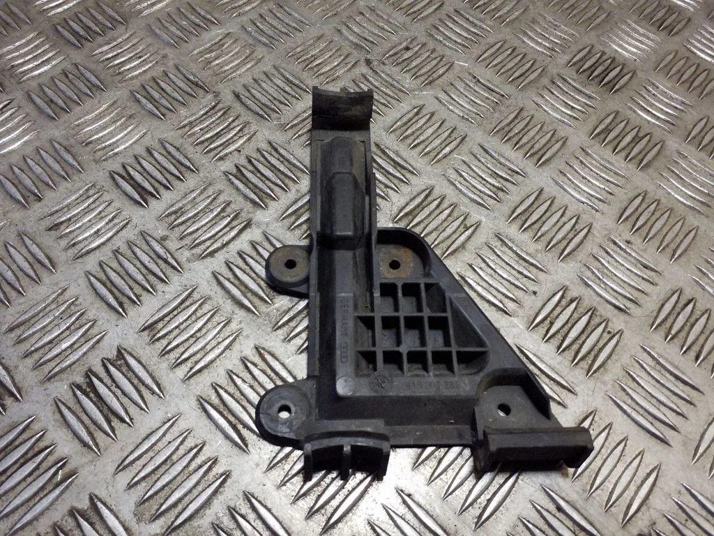 Front bumper mounting bracket 8A0807284