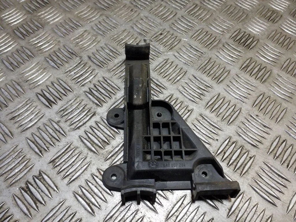 Front bumper mounting bracket 8A0807284