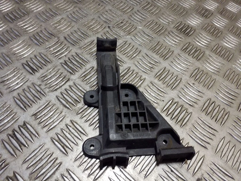 Front bumper mounting bracket 8A0807284