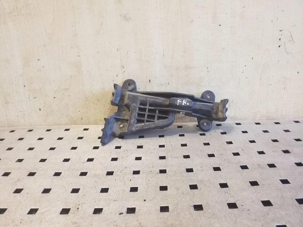 Front bumper mounting bracket 4A0807284