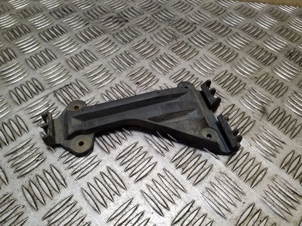 Front bumper mounting bracket 4A0807283A