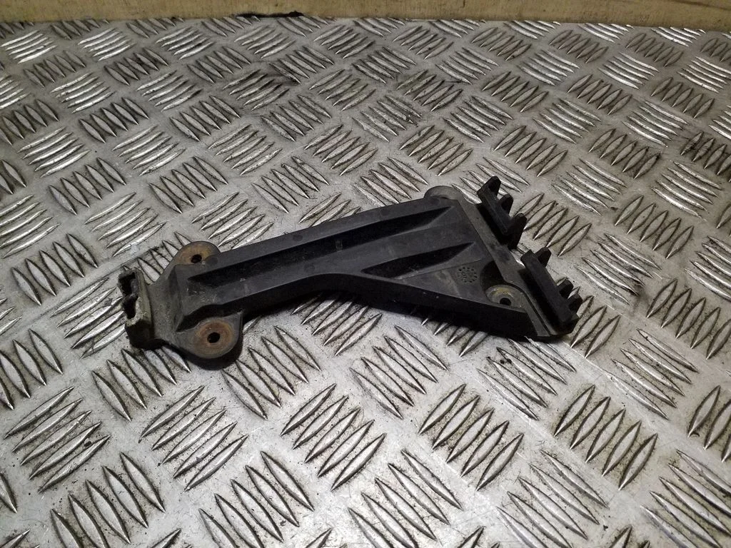 Front bumper mounting bracket 4A0807283A