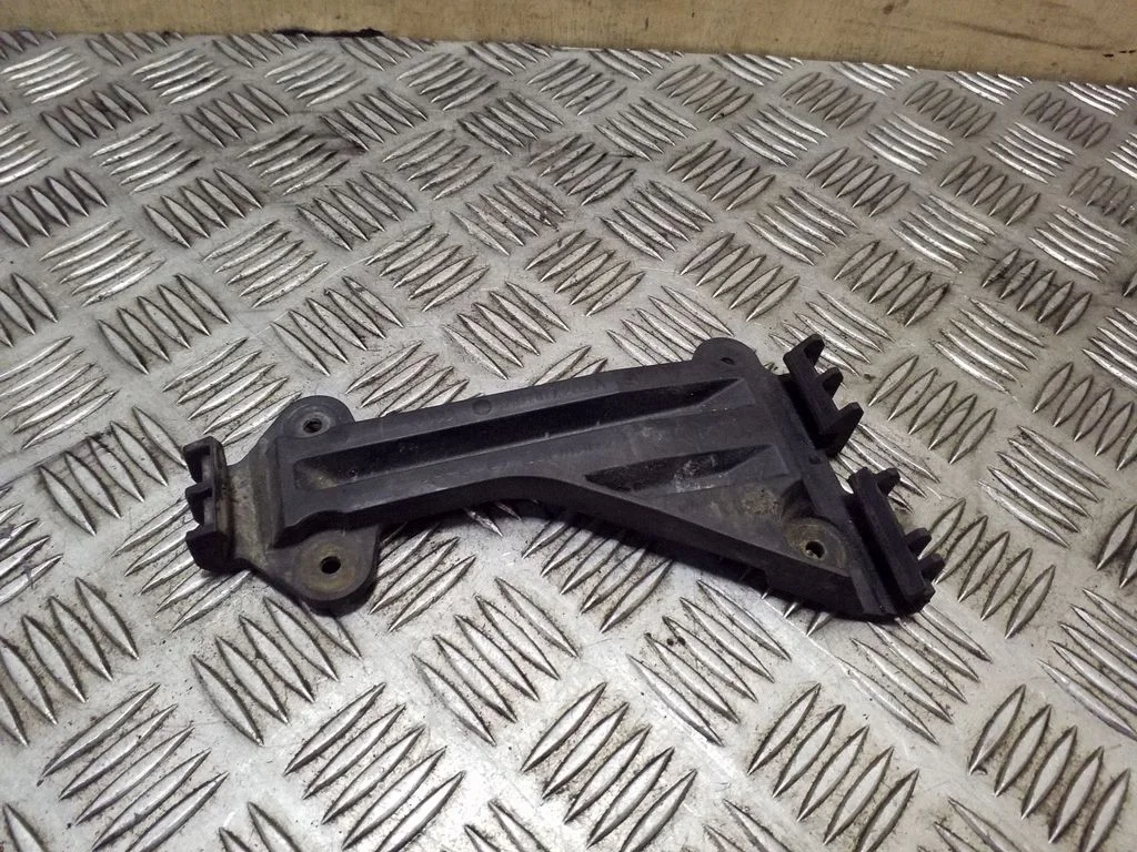 Front bumper mounting bracket 4A0807283A