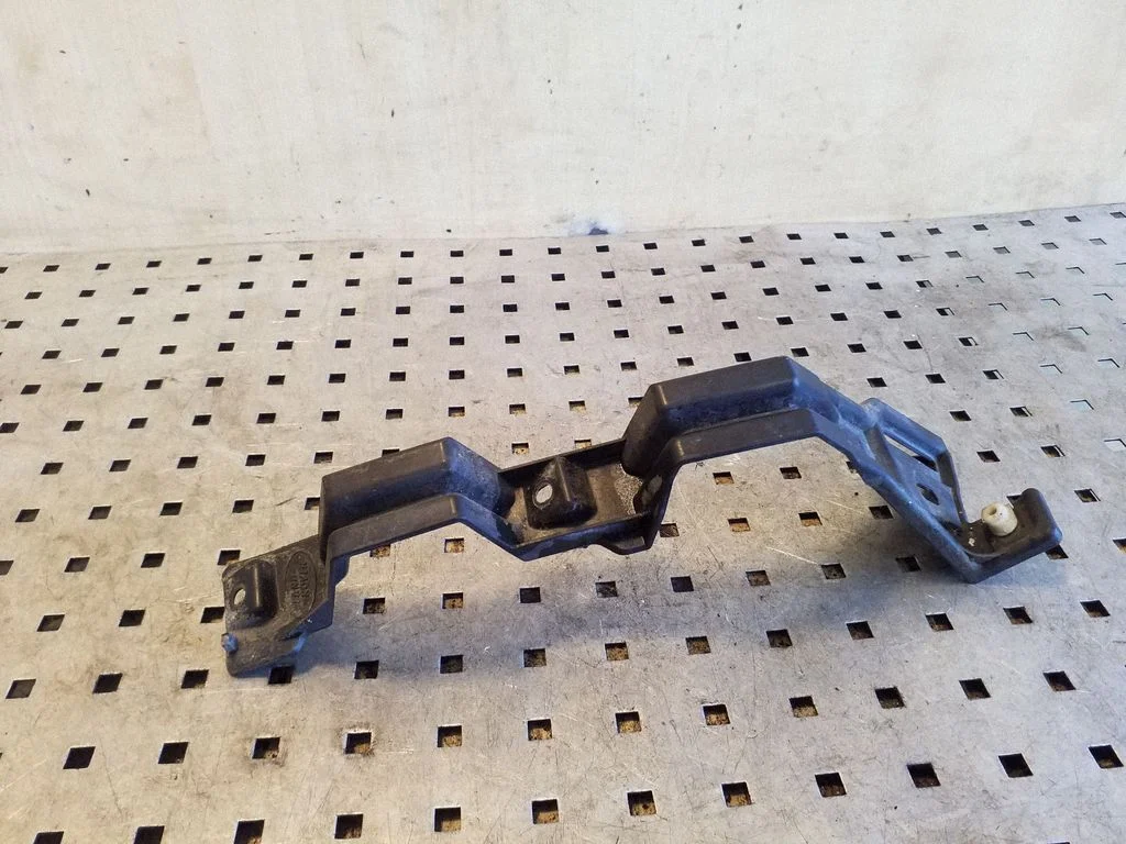 Front bumper mounting bracket DPN500031