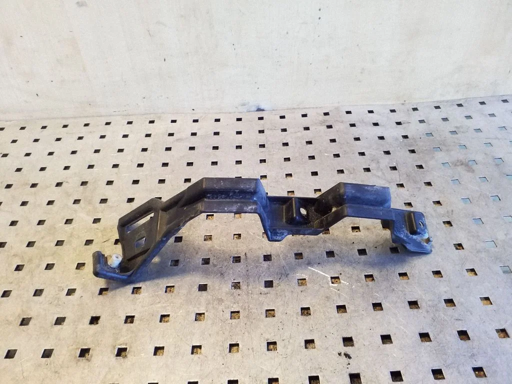 Front bumper mounting bracket DPN500021