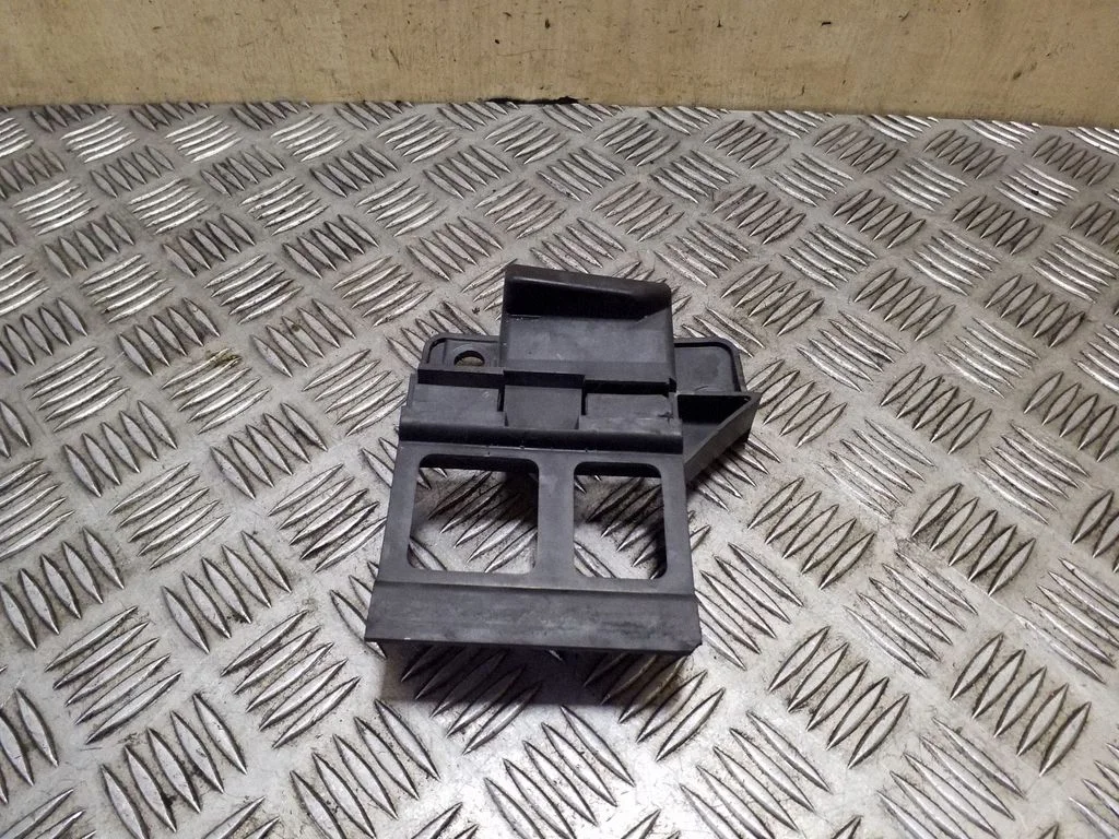 Esistange kinnitusklamber – Volkswagen Crafter (2006-2016)