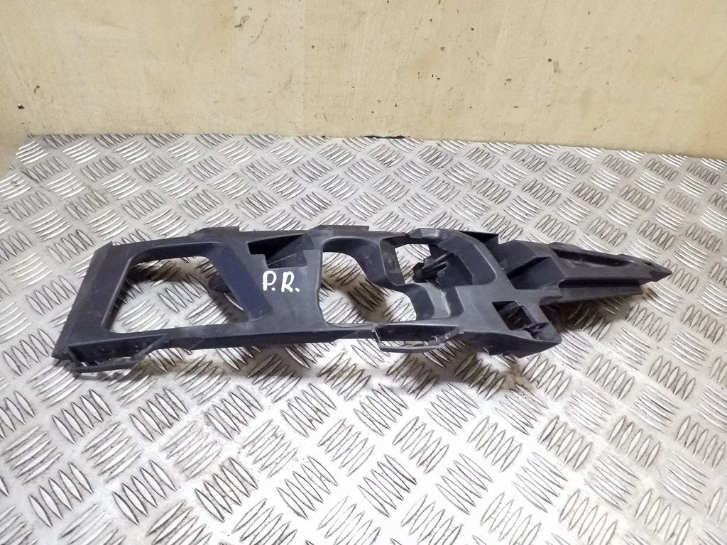 Front bumper mounting bracket BS7117E856A