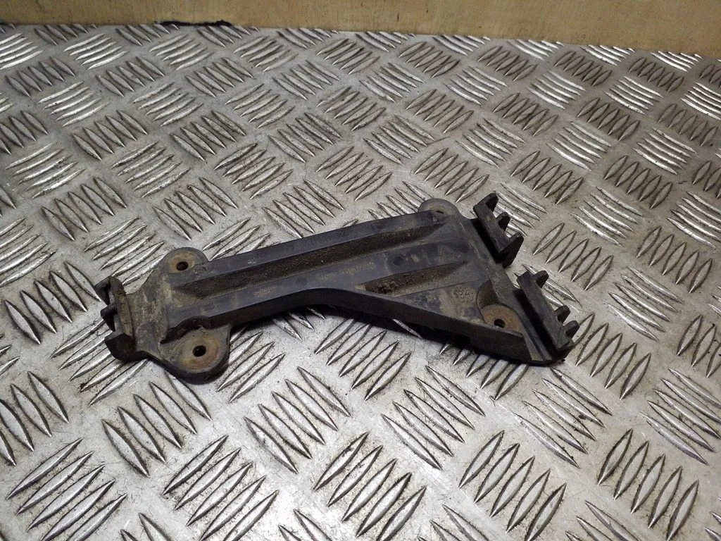 Esistange kinnitusklamber 4A0807283A