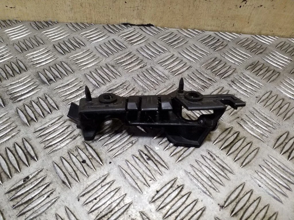 Esistange kinnitusklamber 8K0807283