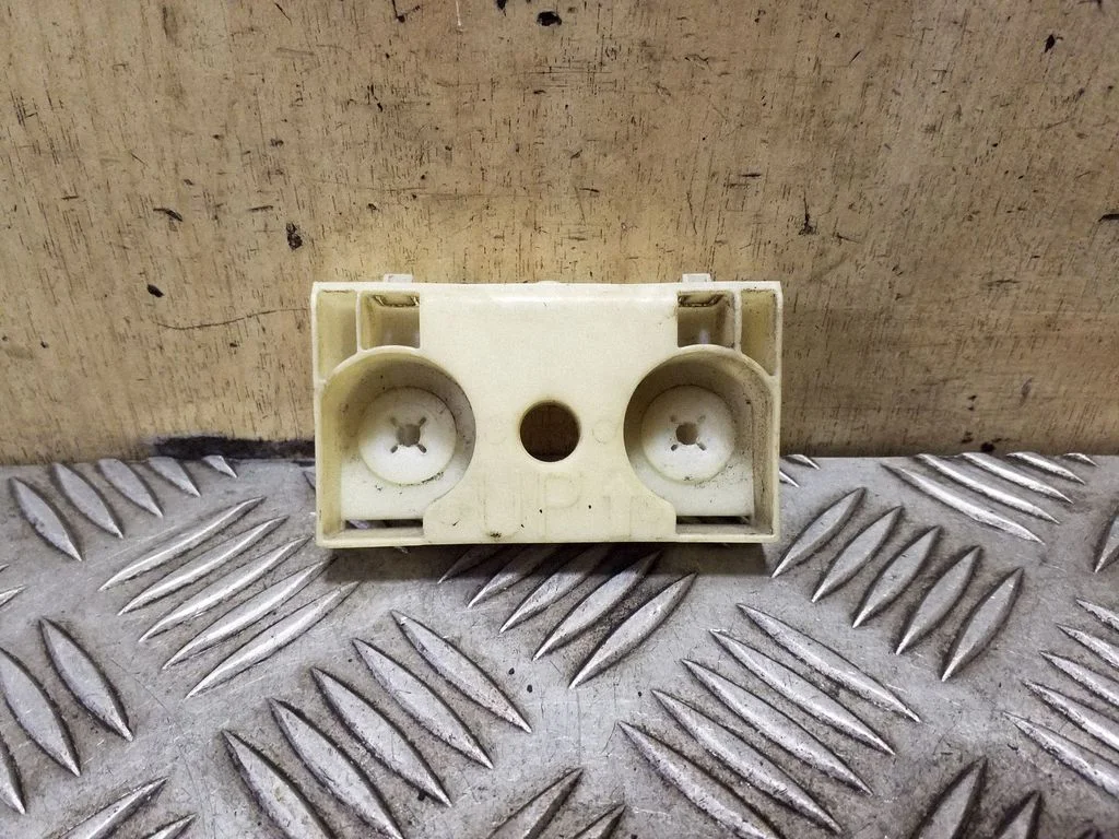 Priekšējā bampera turētājs 62222JG0C0