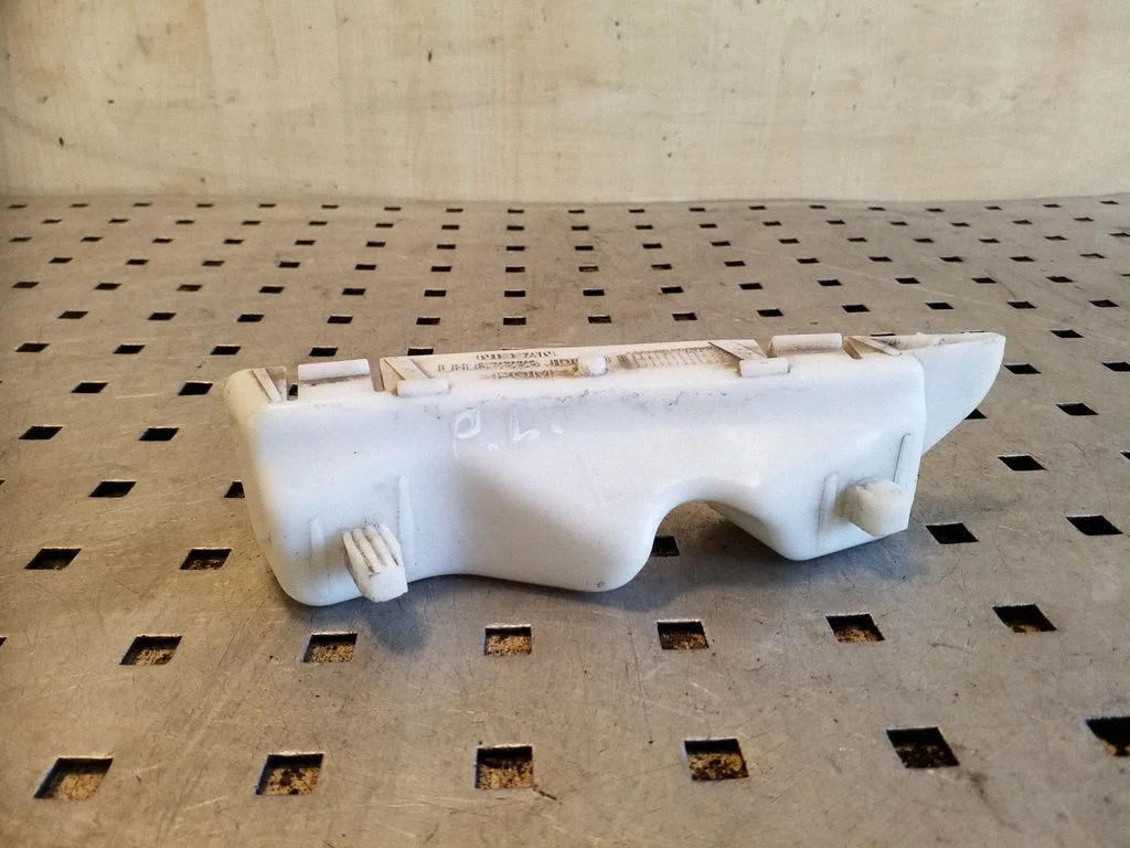 Esistange kinnitusklamber 62223JD000