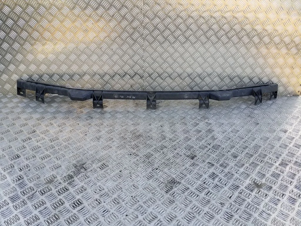 Priekšējā bampera turētājs 7D0807183B