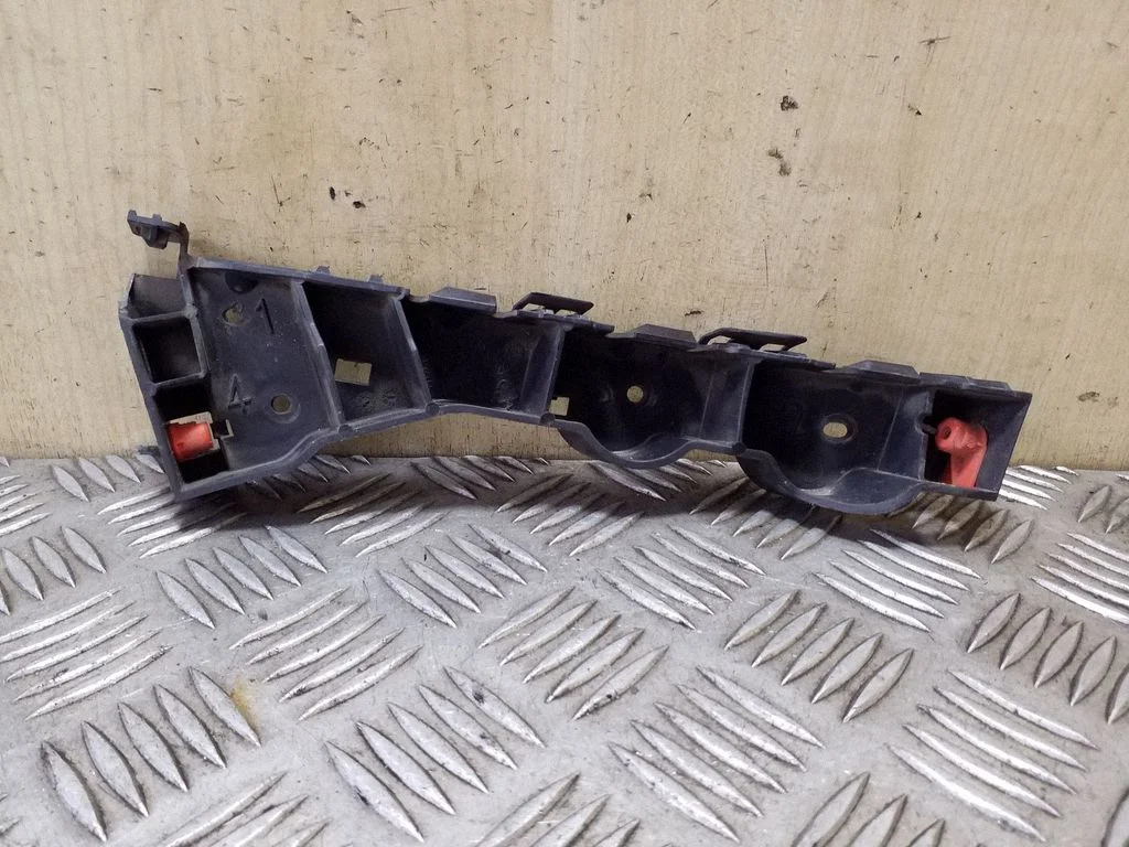 Front bumper mounting bracket – Opel Zafira B (2005-2014)