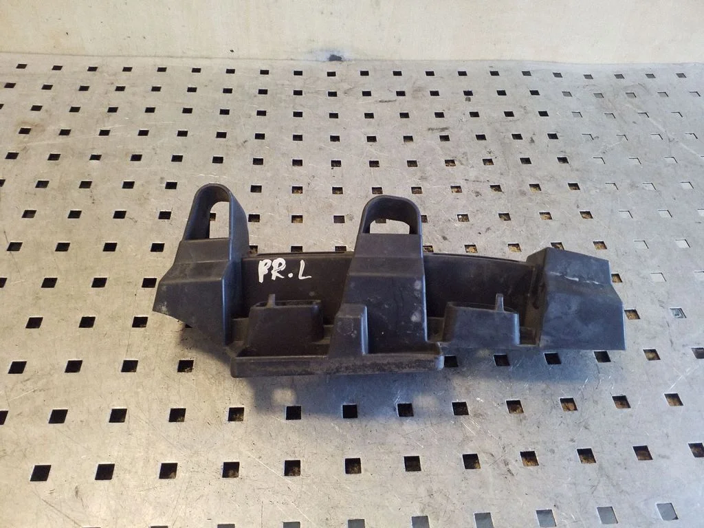 Priekšējā bampera turētājs 622210006R