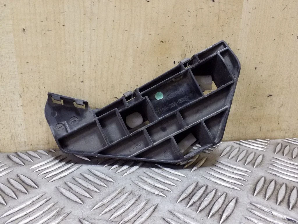 Front bumper mounting bracket 71198S9A000050