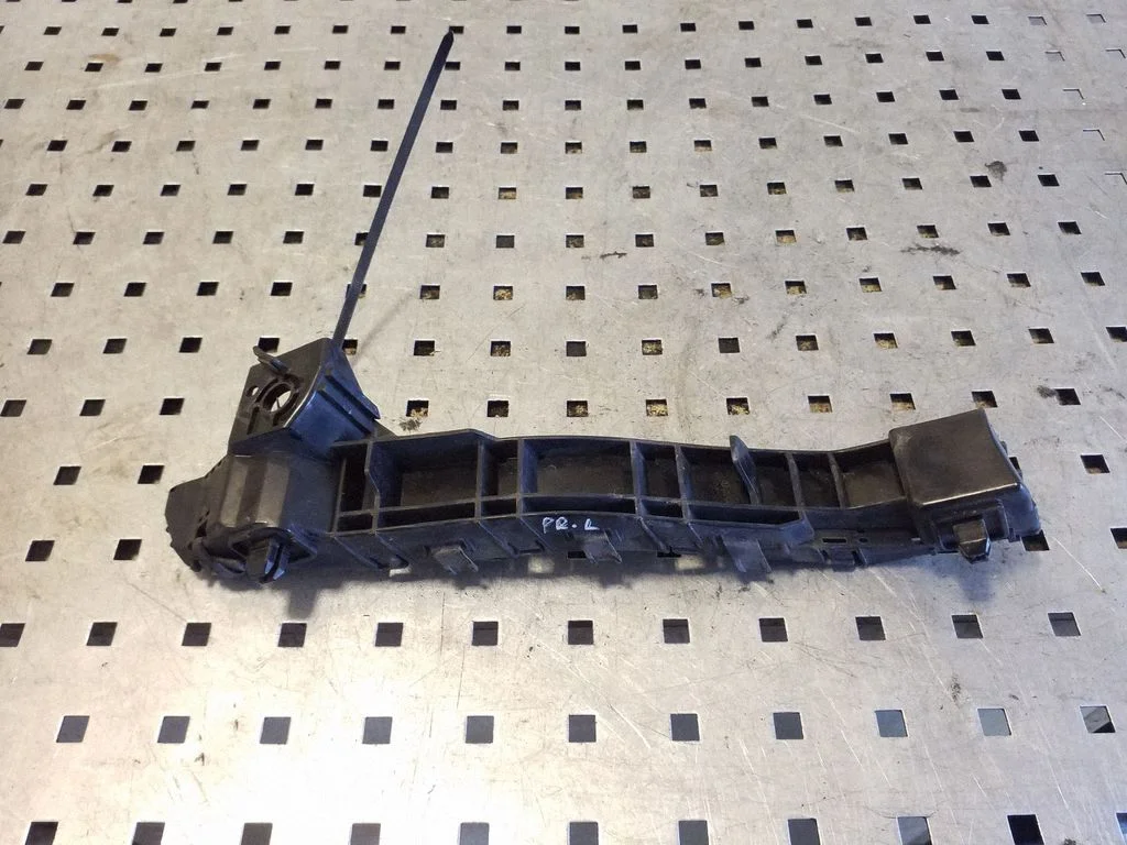 Front bumper mounting bracket 2V7Y0