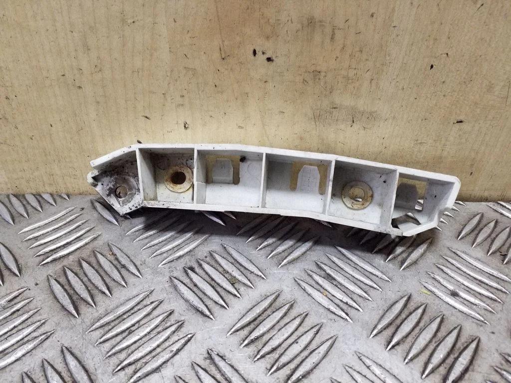 Front bumper mounting bracket BM5117D958A