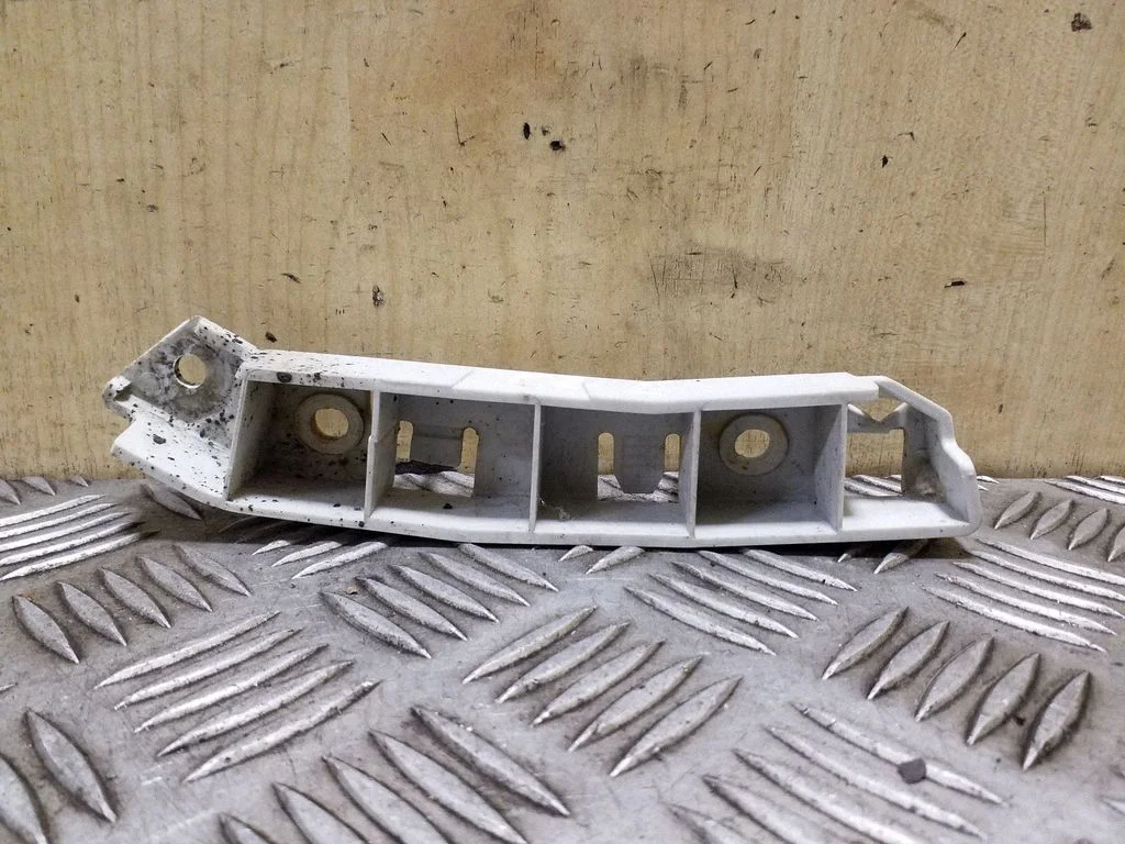Front bumper mounting bracket BM5117D959A