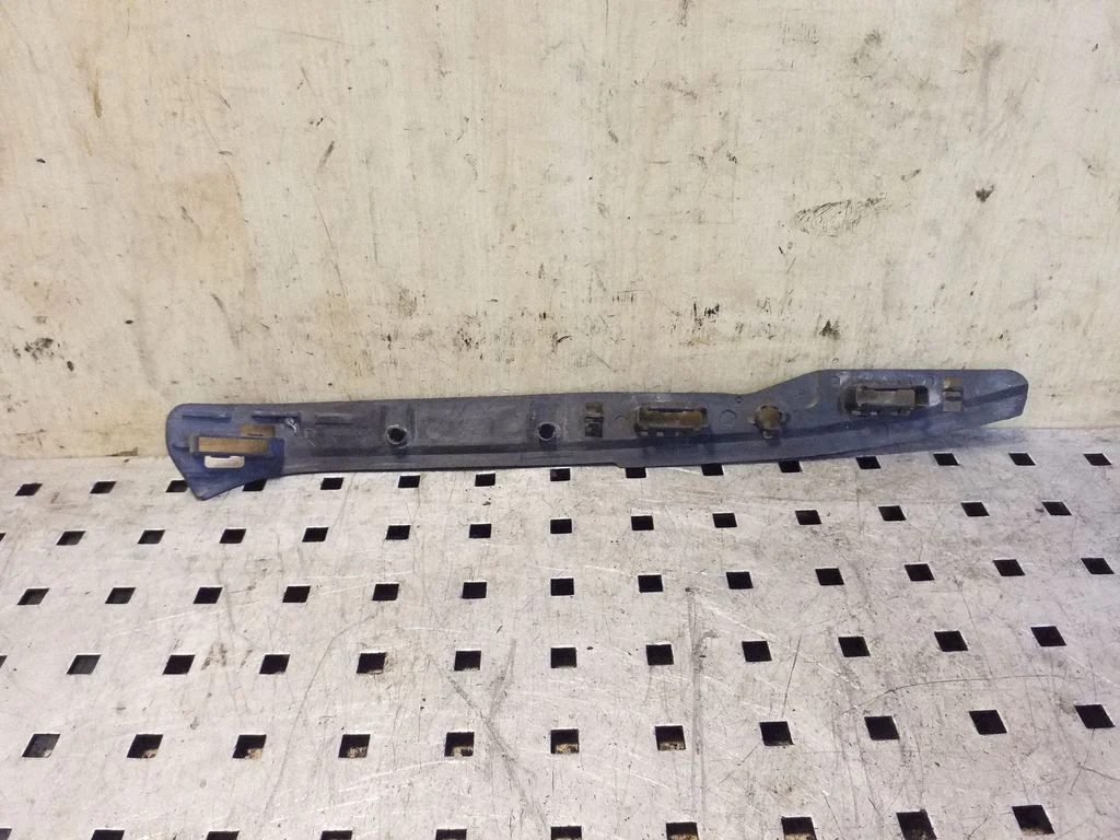 Front bumper mounting bracket 7H0807184A
