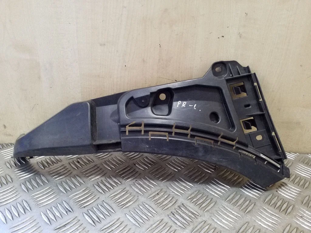 Front bumper mounting bracket 08620563