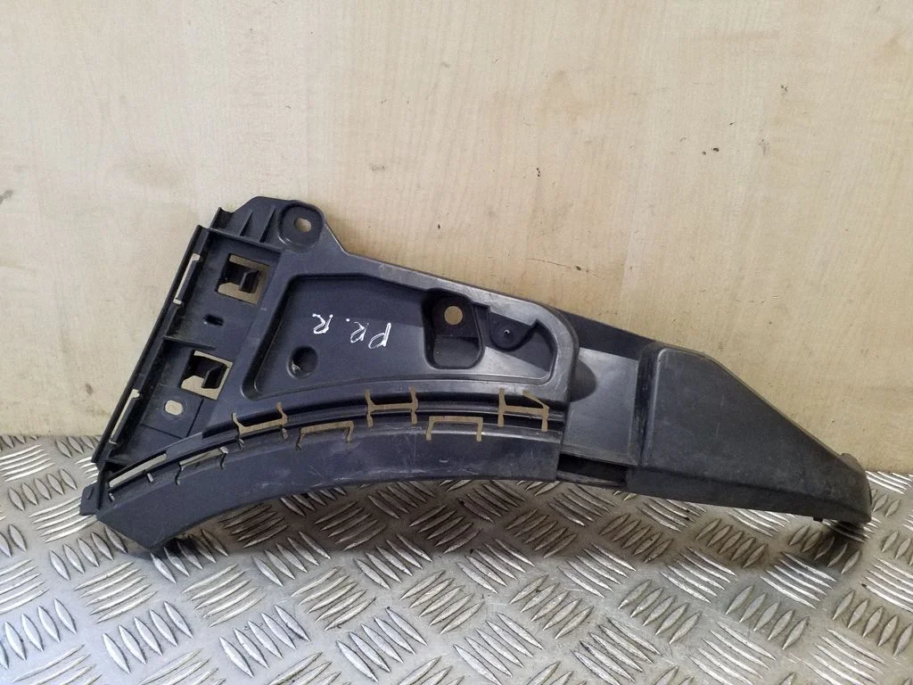 Front bumper mounting bracket 08620564