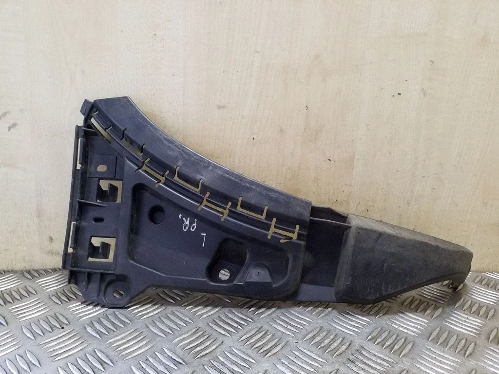 Front bumper mounting bracket 08620563
