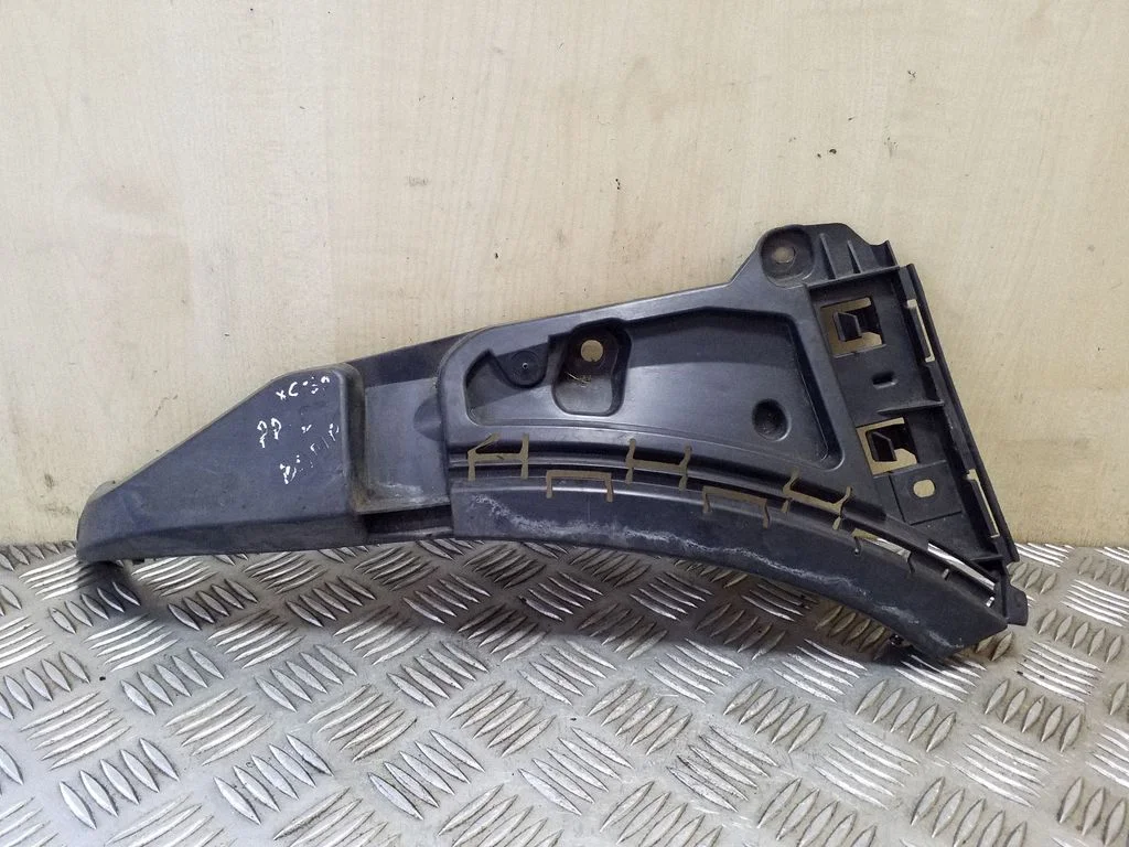 Front bumper mounting bracket 08620563