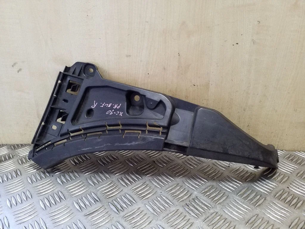 Front bumper mounting bracket 08620564