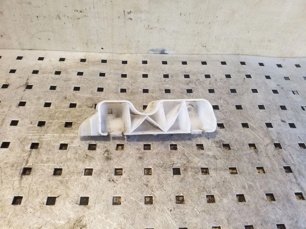 Front bumper mounting bracket – front right