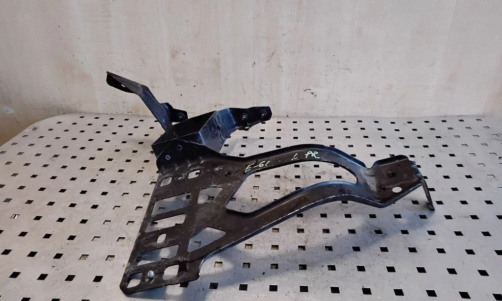 Front bumper mounting bracket 51647163484