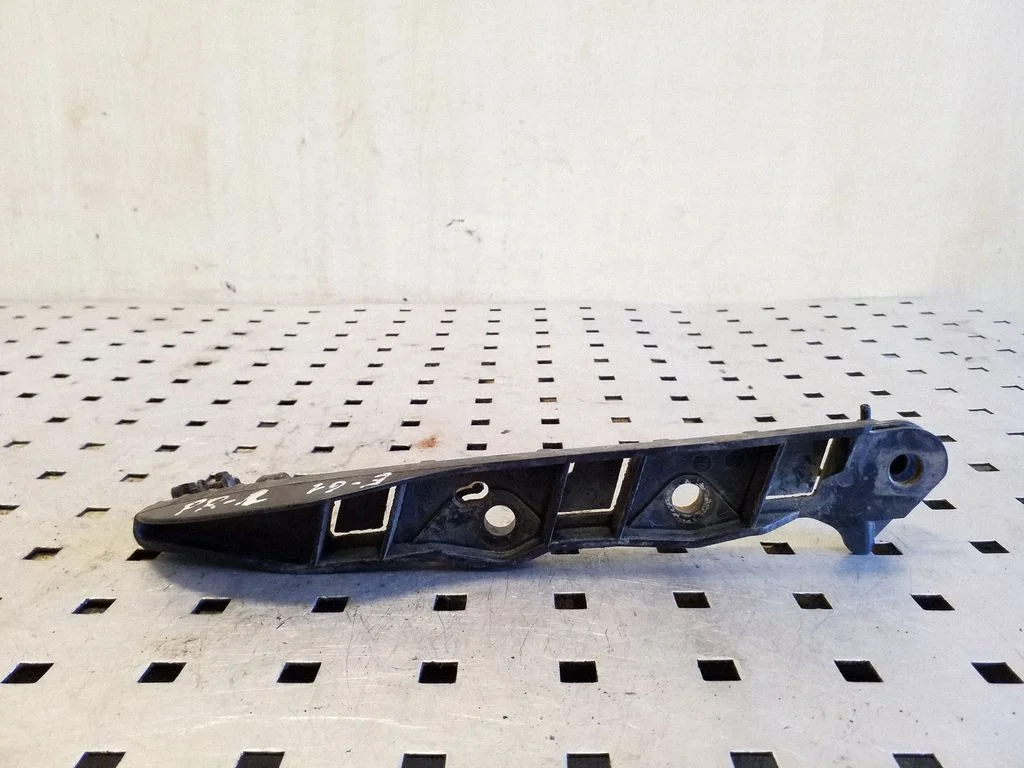 Front bumper mounting bracket 51117178077