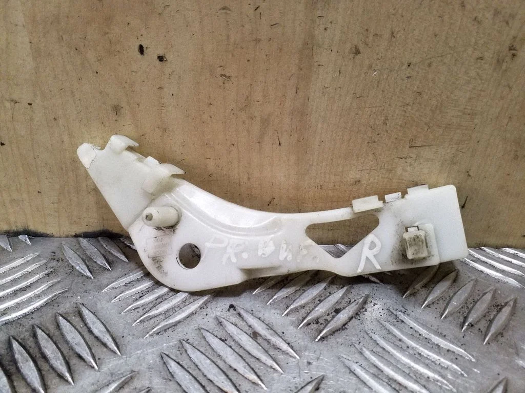 Front bumper mounting bracket GJ6A50E11