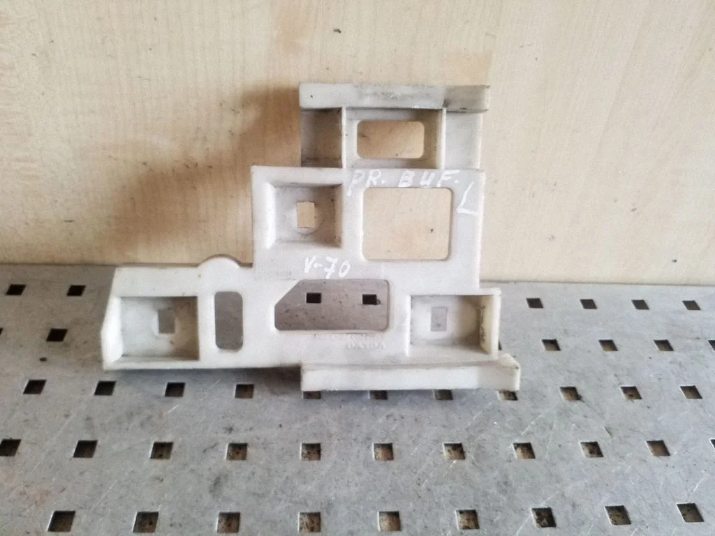 Front bumper mounting bracket 9151501