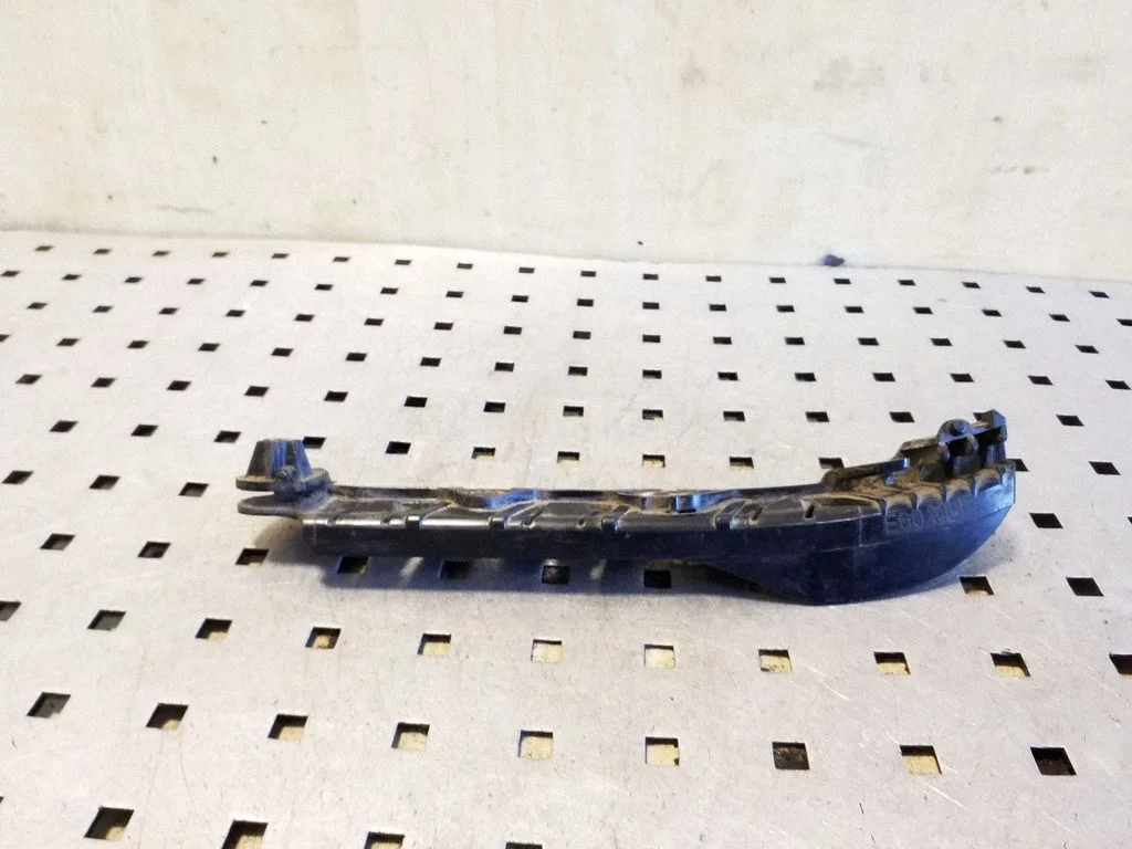 Front bumper mounting bracket 51117178078