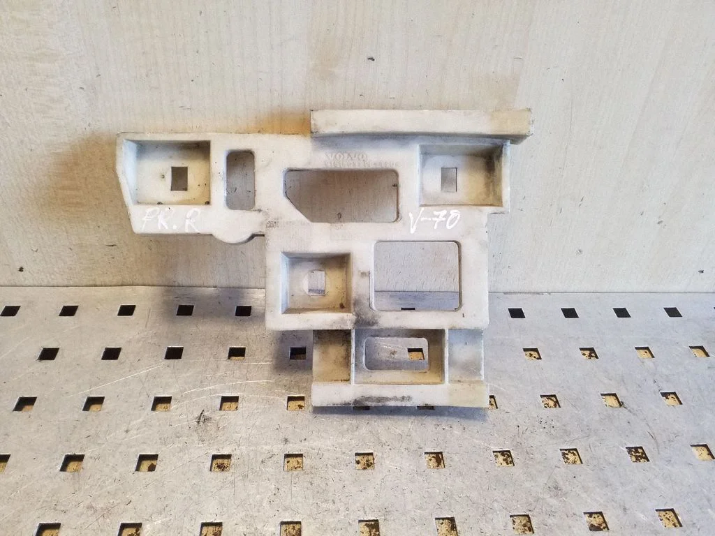 Front bumper mounting bracket 9151503