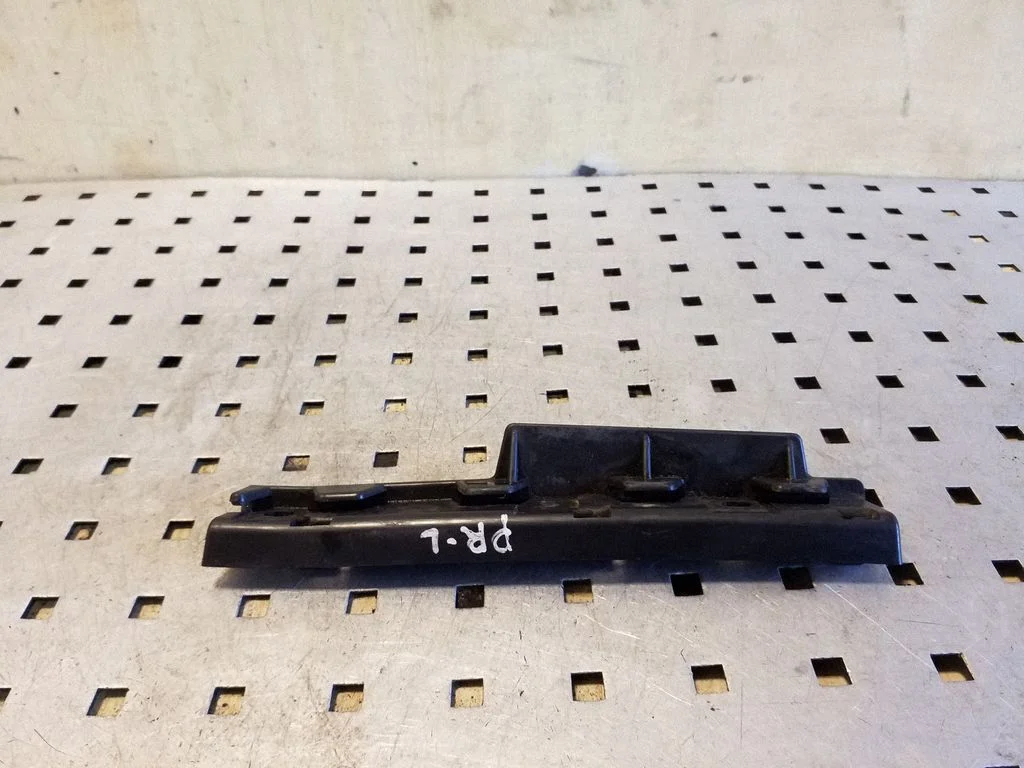 Front bumper mounting bracket 51777066227