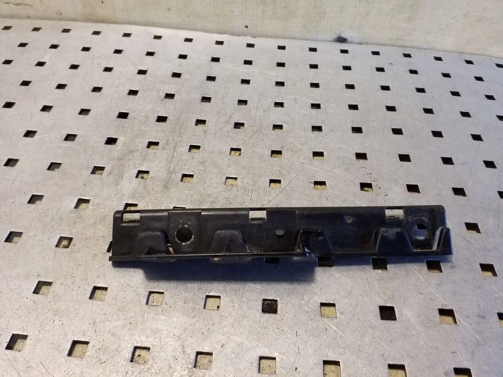 Front bumper mounting bracket 51777066227