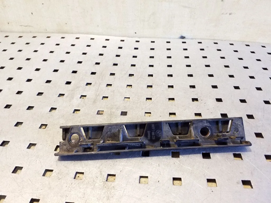 Front bumper mounting bracket 51777066228