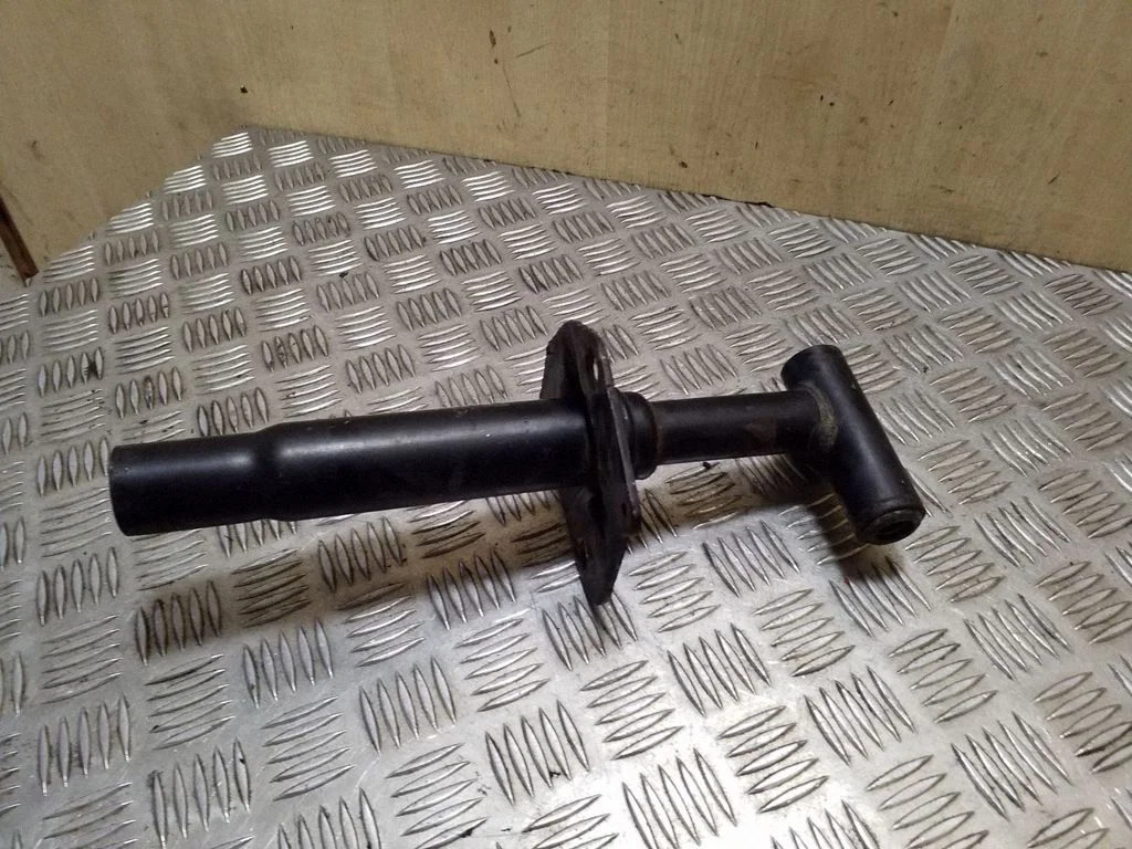 Esistange kinnitusklamber 8159360