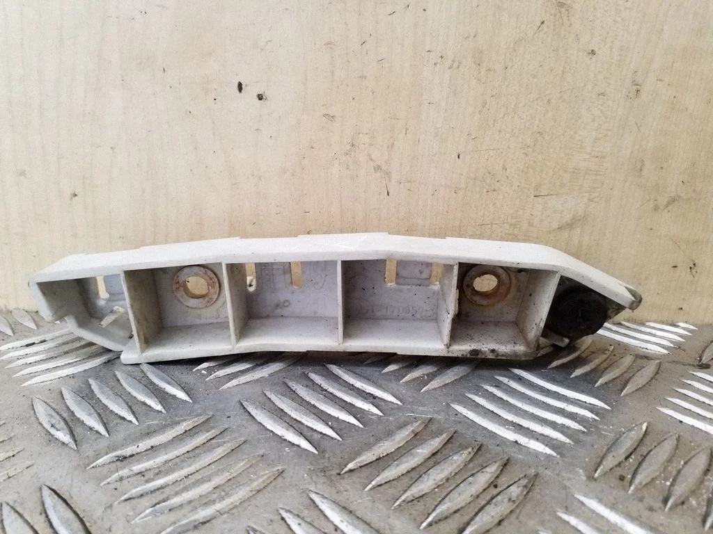Front bumper mounting bracket BM5117D959A