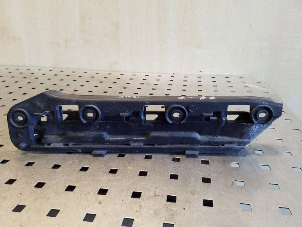 Esistange kinnitusklamber 1T0807936