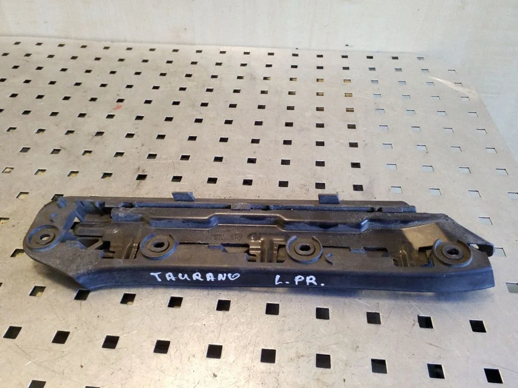 Front bumper mounting bracket 1T0807935