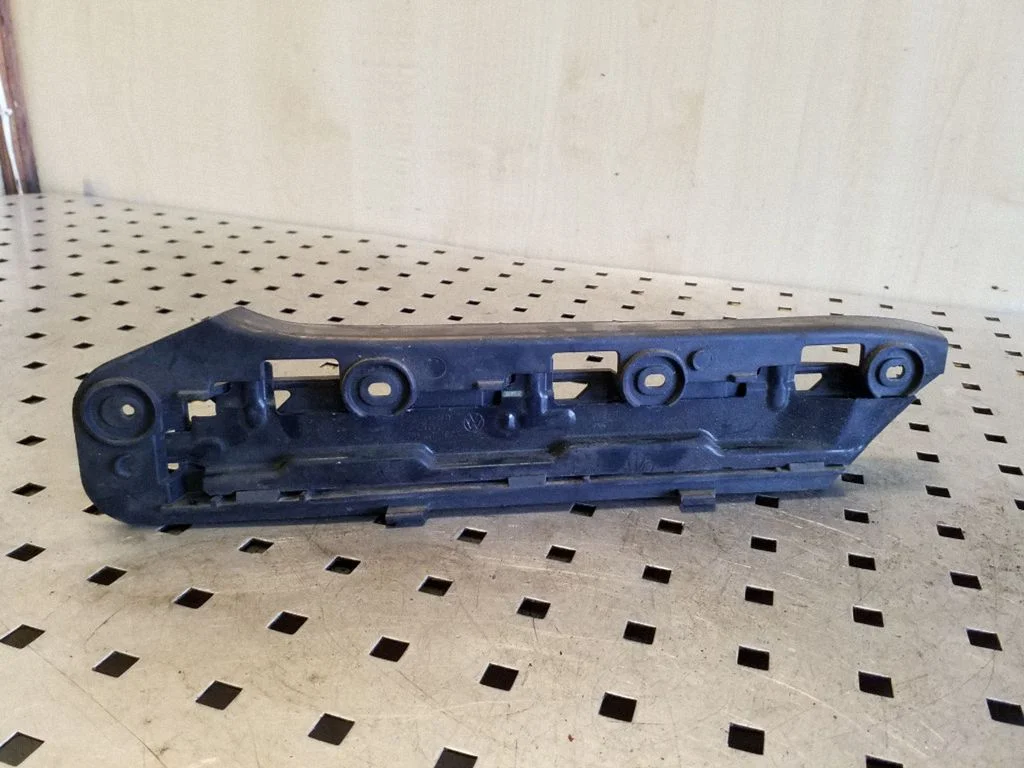 Esistange kinnitusklamber 1T0807936