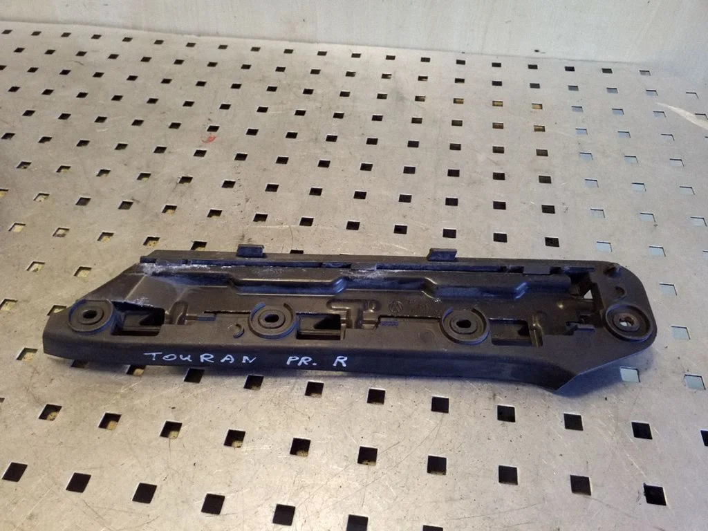 Front bumper mounting bracket 1T0807936