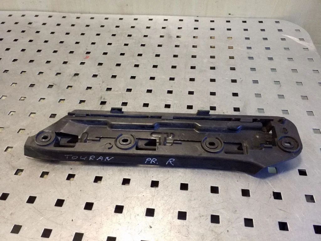 Front bumper mounting bracket 1T0807936