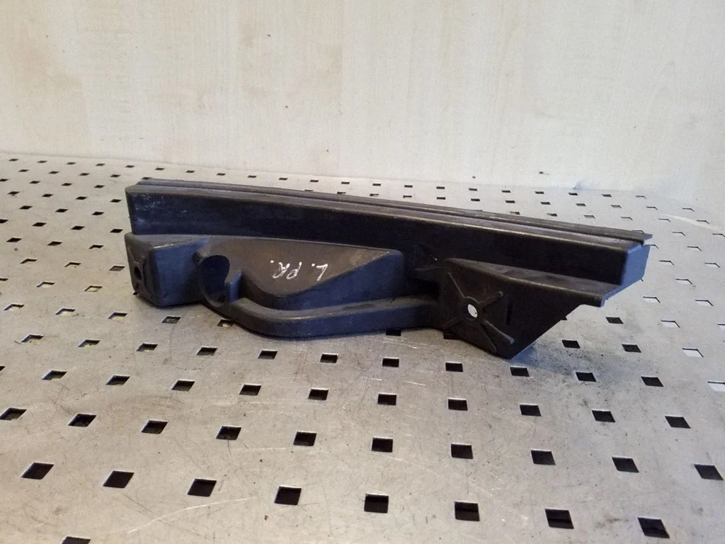 Front bumper mounting bracket 1T0807889A