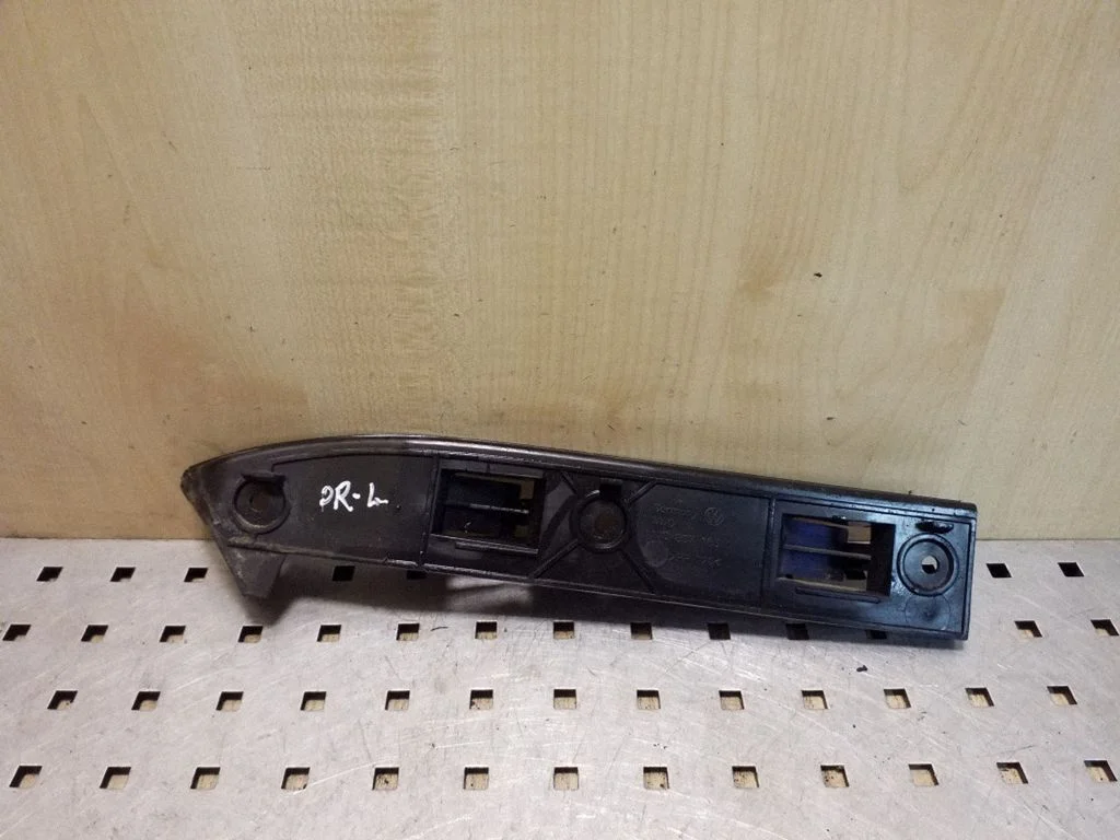 Esistange kinnitusklamber – Volkswagen Golf IV (1998-2005)