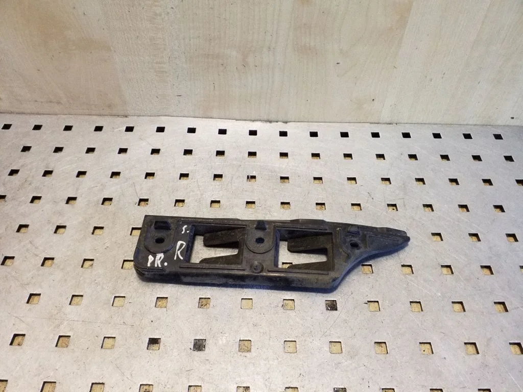 Front bumper mounting bracket 1K0807184